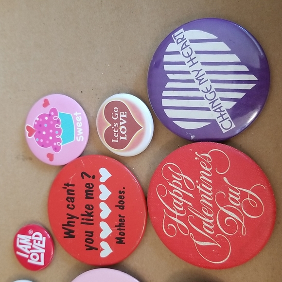 9 BUTTONS PINS - Picture 3 of 4